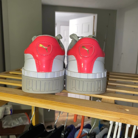 Puma Women's Size 7.5 Black Suede toe and hot pink Jada Shoe - Picture 3 of 6